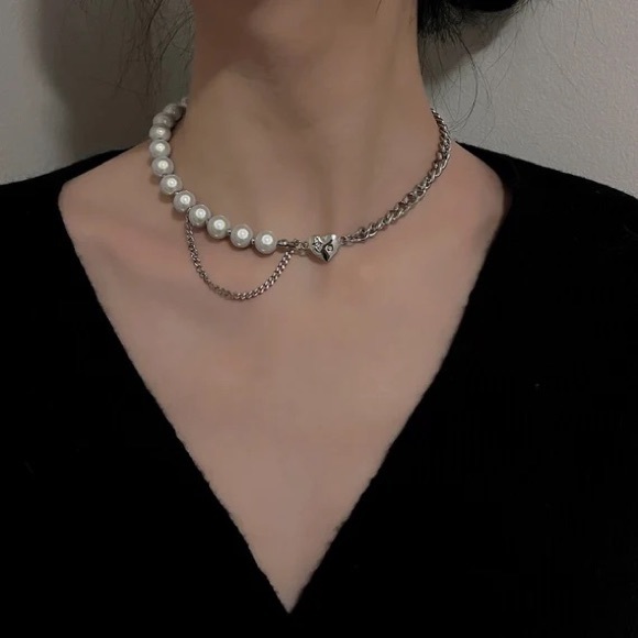Luminous Pearl Heart Choker - Picture 5 of 5